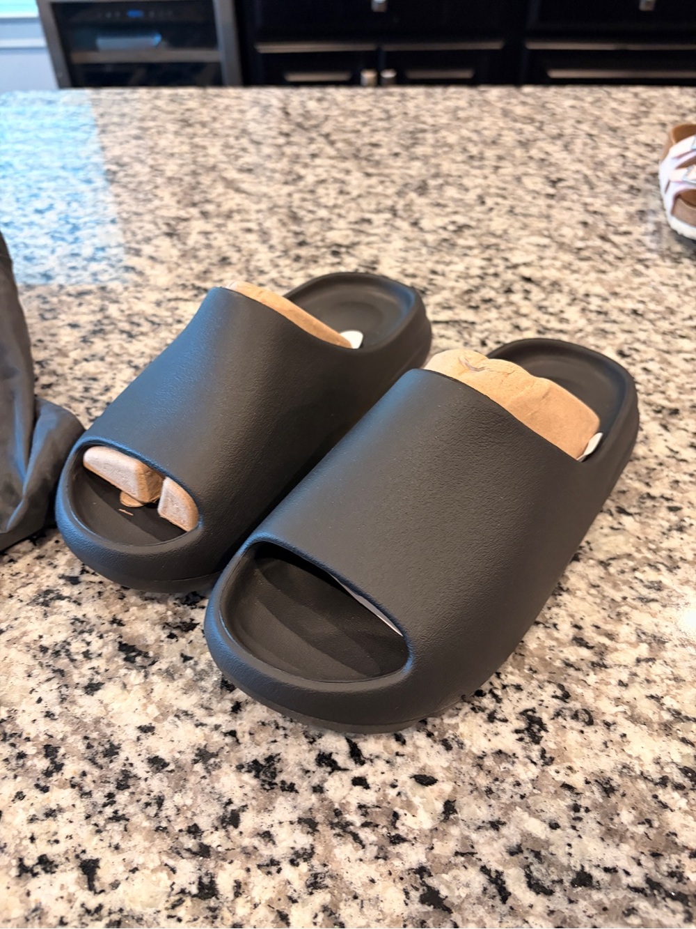 Brand New Black Men’s 9 Yeezy YS-01 Sandals